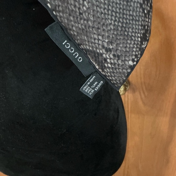 GUCCI 100% Silk Python Print SCARF - Picture 3 of 11